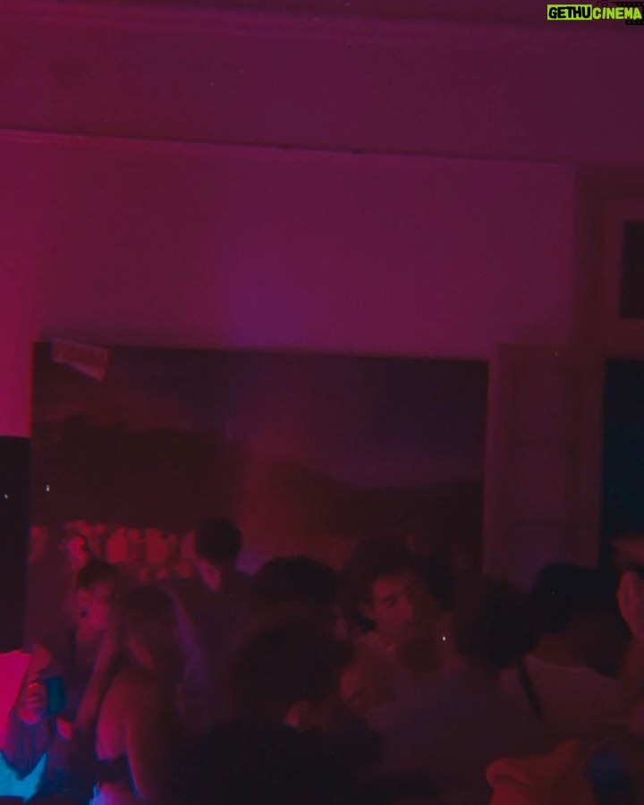 Kevsho Instagram - bueno soy el peor y no me saqué ninguna foto donde esté yo solo en mi cumpleaños ajajsj así que acá van varias de la fiesta con gente que quiero mucho 💘 gracias a todos x los mensajes y el cariño, un cumpleaños más que pasamos juntossss los quiero mucho 🥺♥️ felices 20 para mí 🤪🤌