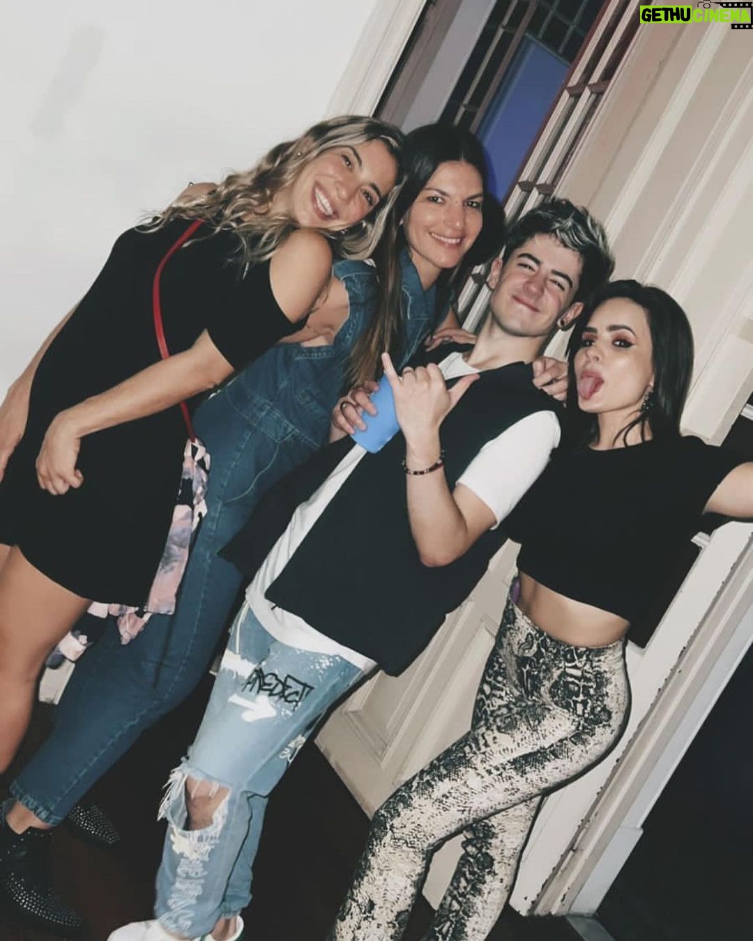 Kevsho Instagram - bueno soy el peor y no me saqué ninguna foto donde esté yo solo en mi cumpleaños ajajsj así que acá van varias de la fiesta con gente que quiero mucho 💘 gracias a todos x los mensajes y el cariño, un cumpleaños más que pasamos juntossss los quiero mucho 🥺♥️ felices 20 para mí 🤪🤌