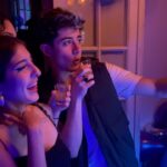 Kevsho Instagram - bueno soy el peor y no me saqué ninguna foto donde esté yo solo en mi cumpleaños ajajsj así que acá van varias de la fiesta con gente que quiero mucho 💘 gracias a todos x los mensajes y el cariño, un cumpleaños más que pasamos juntossss los quiero mucho 🥺♥️ felices 20 para mí 🤪🤌
