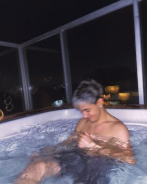 Kevsho Instagram - yo? maestro agua por