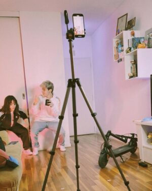 Kevsho Instagram - 1. jugando a ser streamers con mica, angie y brisa
2. vi a herbie en las calles de baires 
3. grabando una escena con caro, emilia y simon para entrelazados
4. dylan en su cumpleaños
5. yo por salir a actuar de viejo en el gran rex 
6. los créditos de una película muy mala que vi en mar del plata 
7. grabando algo con sofi antes q se vaya a nyc 
8. mi papá y yo con las mismas zapatillas pero colores invertidos
9. bresh con mindy y orne
10. miley usando una remera de hannah montana jajsjsjs