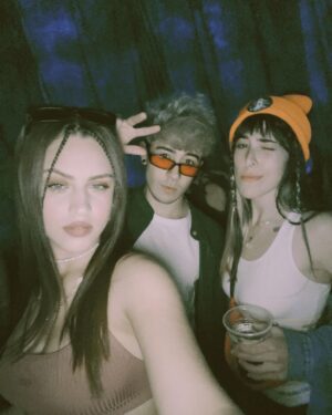 Kevsho Instagram - 1. jugando a ser streamers con mica, angie y brisa
2. vi a herbie en las calles de baires 
3. grabando una escena con caro, emilia y simon para entrelazados
4. dylan en su cumpleaños
5. yo por salir a actuar de viejo en el gran rex 
6. los créditos de una película muy mala que vi en mar del plata 
7. grabando algo con sofi antes q se vaya a nyc 
8. mi papá y yo con las mismas zapatillas pero colores invertidos
9. bresh con mindy y orne
10. miley usando una remera de hannah montana jajsjsjs