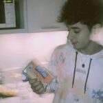 Kevsho Instagram - bueno hasta q les muestre el cambio de look tengo q subir todas las fotos q me quedaron con el pelo de antes 🌚 qué creen que me hice? los leo 👀