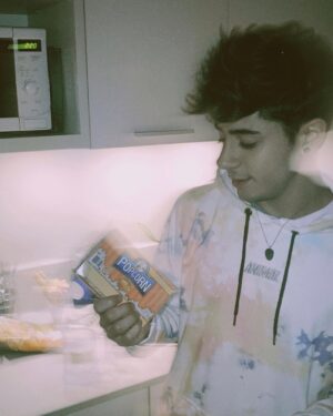 Kevsho Instagram - bueno hasta q les muestre el cambio de look tengo q subir todas las fotos q me quedaron con el pelo de antes 🌚 qué creen que me hice? los leo 👀