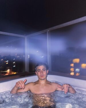 Kevsho Instagram - yo? maestro agua por