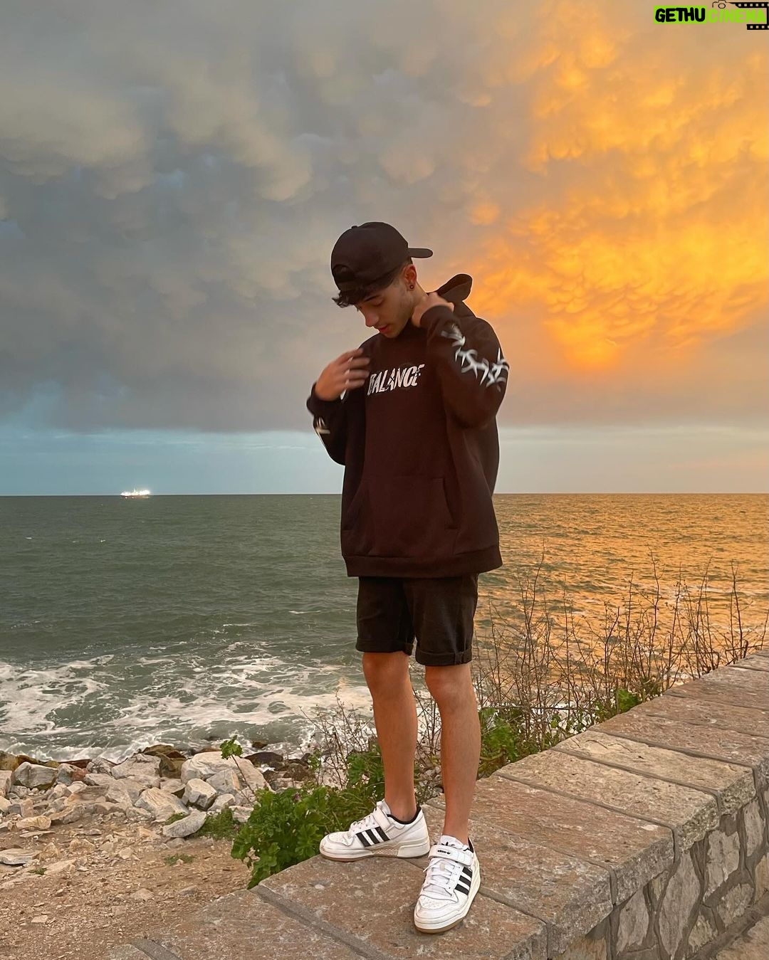 Kevsho Instagram - no podía decidir que foto subir y cuando le pregunté a mis amigos eligieron todos una distinta así que subo todas y díganme ustedes cuál les gusta más ajksksjs Mar del Plata, Argentina