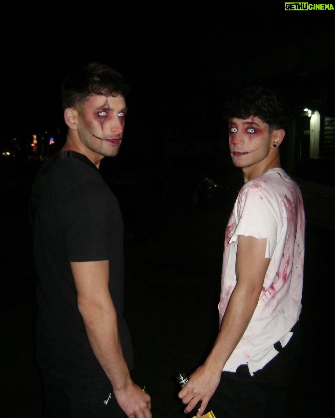 Kevsho Instagram - un poquito más de halloween 🎃 la última foto la puse porque angie casi se cae mientras la sacábamos y me parece hermoso que haya quedado retratado ese momento tkm anshelina