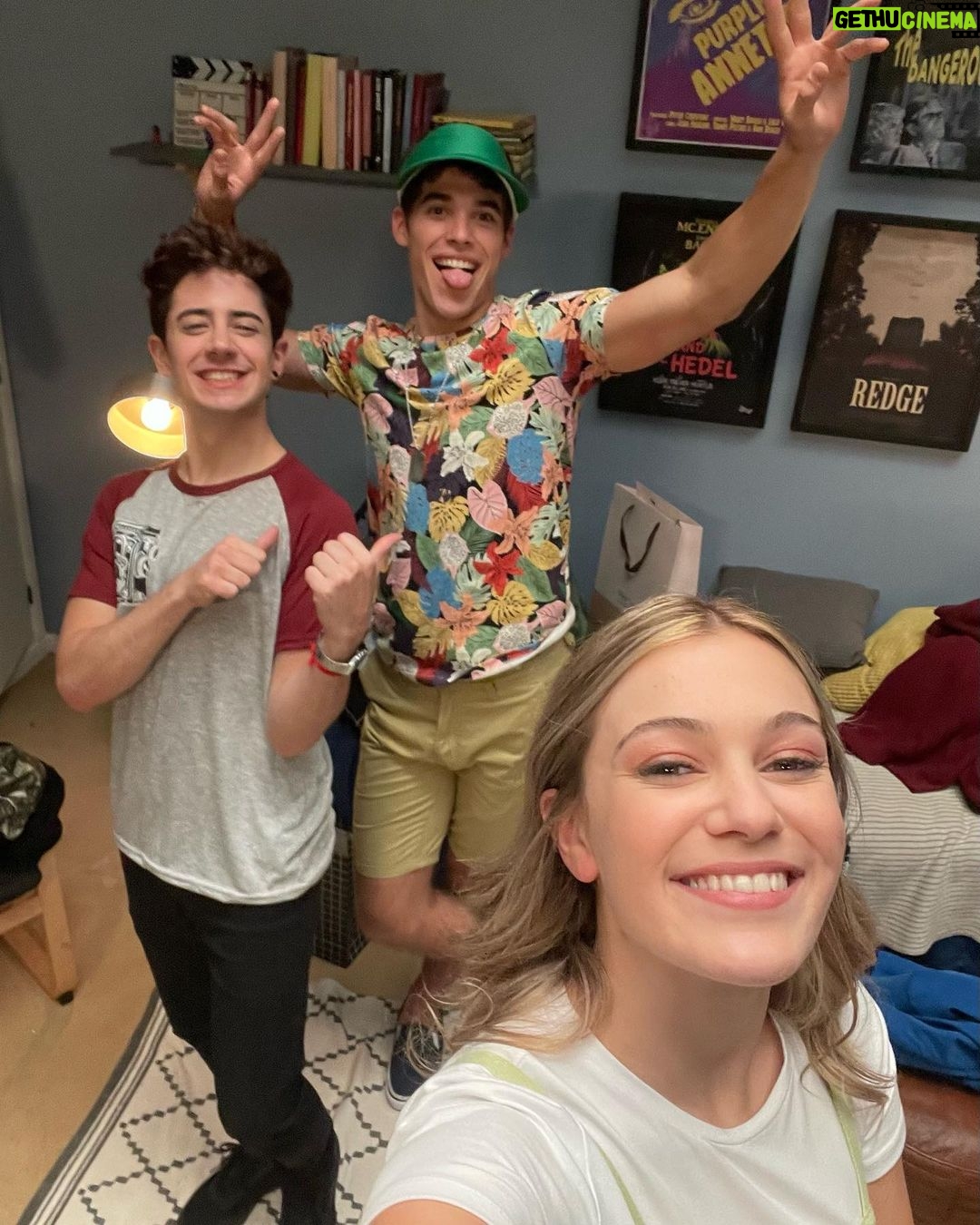 Kevsho Instagram - aaaaaa gracias x el recibimiento que le están dando a la temporada 2 de entrelazados, les gustó?! 🥹💜 me fascina leer sus teorías sobre la historia, sus opiniones, sus momentos favs, etc etc etc así que los leo en los comentarios 👀 si todavía no la vieron vayan yaaaa a @disneyplusla que está disponible en todo el mundo 🫶🏼
