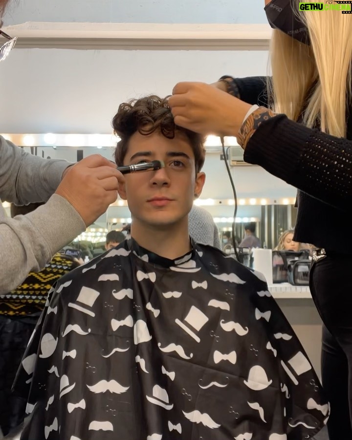 Kevsho Instagram - aaaaaa gracias x el recibimiento que le están dando a la temporada 2 de entrelazados, les gustó?! 🥹💜 me fascina leer sus teorías sobre la historia, sus opiniones, sus momentos favs, etc etc etc así que los leo en los comentarios 👀 si todavía no la vieron vayan yaaaa a @disneyplusla que está disponible en todo el mundo 🫶🏼