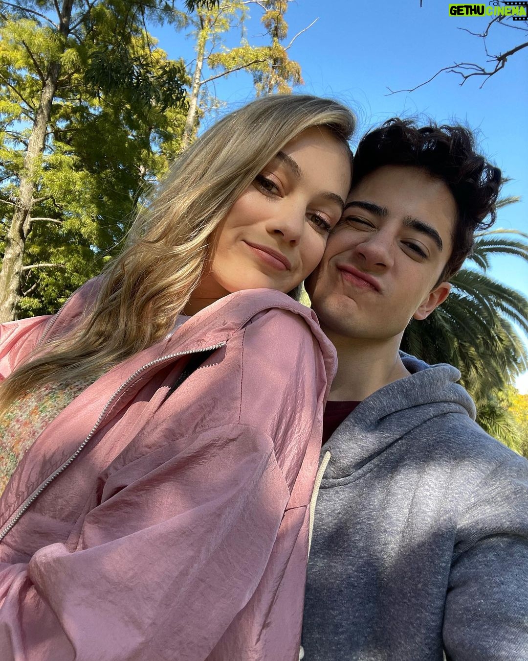 Kevsho Instagram - aaaaaa gracias x el recibimiento que le están dando a la temporada 2 de entrelazados, les gustó?! 🥹💜 me fascina leer sus teorías sobre la historia, sus opiniones, sus momentos favs, etc etc etc así que los leo en los comentarios 👀 si todavía no la vieron vayan yaaaa a @disneyplusla que está disponible en todo el mundo 🫶🏼