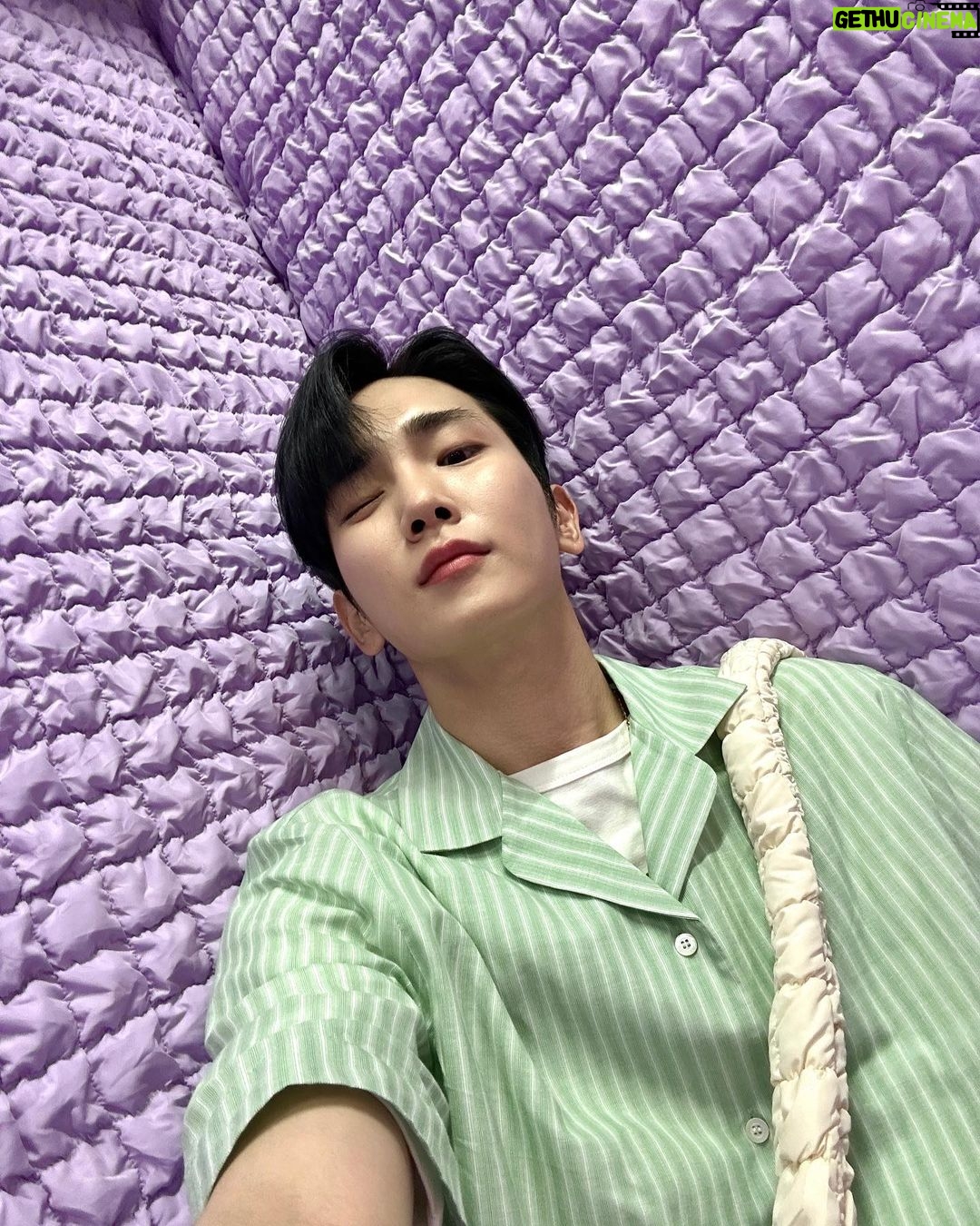 Key Instagram - visiting cos !! #COS퀼티드백팝업스토어 #COSSeoul #소라빵 #구름빵 #왕밤빵 다있음