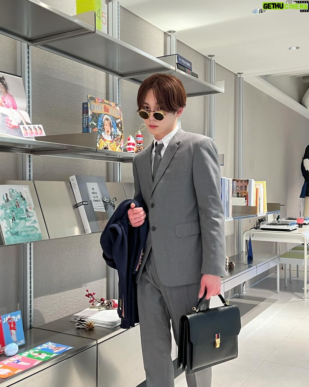 Key Instagram - Good & Great forever🕴️💼📃 #광고#thombrowne #톰브라운