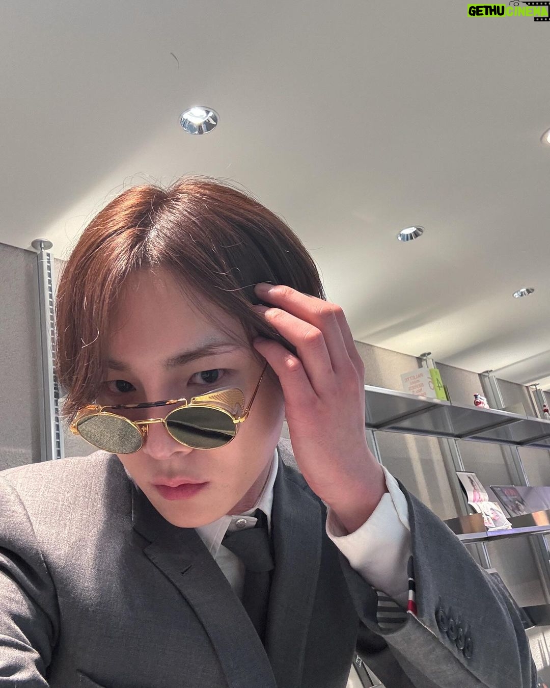 Key Instagram - Good & Great forever🕴️💼📃 #광고#thombrowne #톰브라운