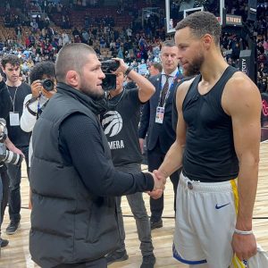 Khabib Nurmagomedov Instagram - With legendary @stephencurry30 in Toronto 🏀