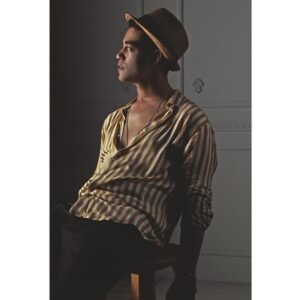 Khaled Anwar Instagram - Look at the bright side of your life and get ready ... Good is coming

Ph @ussifalalah 
Styling @kareemabdeen99 
Edit @ahmed_osha_retoucher 
@sadam_shams 
@lates9980 
@khalifalmasry