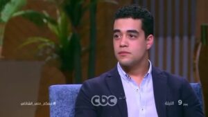 Khaled Anwar Instagram - استنوني النهارده انا و هدي المفتي في برنامج معكم مع الاستاذه مني الشاذلي علي قناه @cbcegypt الساعة ٩ مساء 
#خالد_انور 
#هدي_المفتي 
#مني_الشاذلي