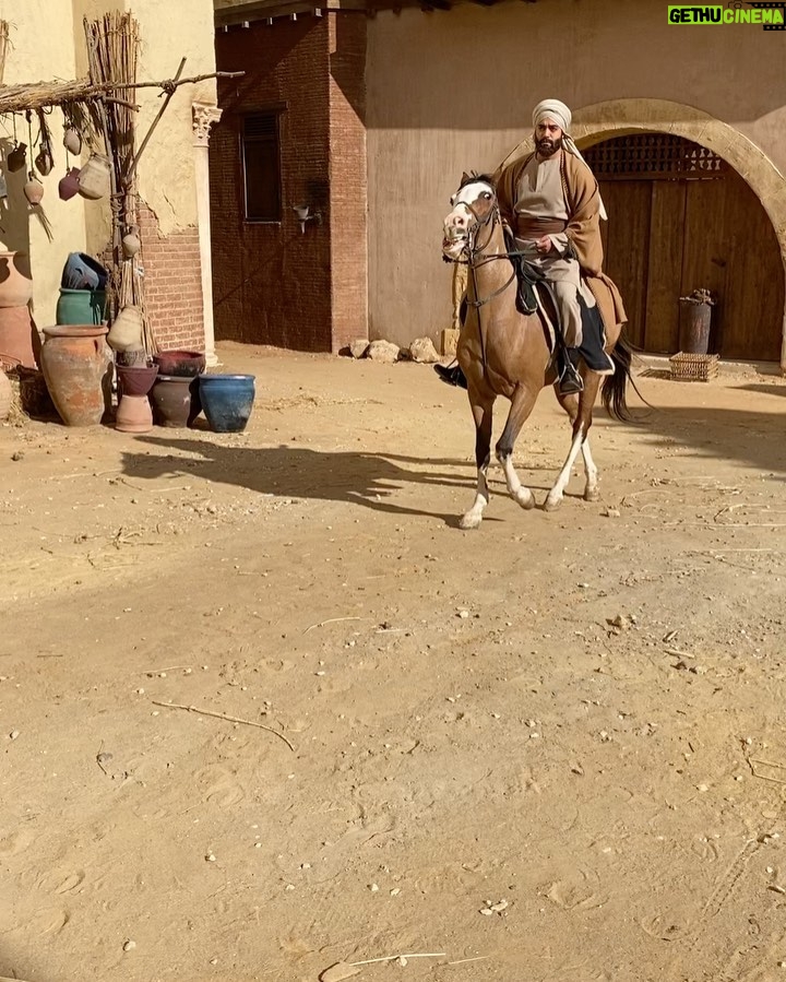 Khaled Anwar Instagram - من تحضيرات شخصية #يوسف_البويطي من امتع الحاجات في التمثيل انه بيخليك تتعلم حاجات و تاخد خبرات مكنتش عندك قبل كده بشكر كل الناس اللي ساعدتني علي تحضير هذا العمل و بشكر كل الاساتذه القائمين عليه حقيقي اتبسط كتير و اتعلمت اكتر 🤍 #رسالة_الإمام #خالد_انور @mediahubadvertising @mmashish @allaithhajjo @taimourtaimour @mohamed_h_obia