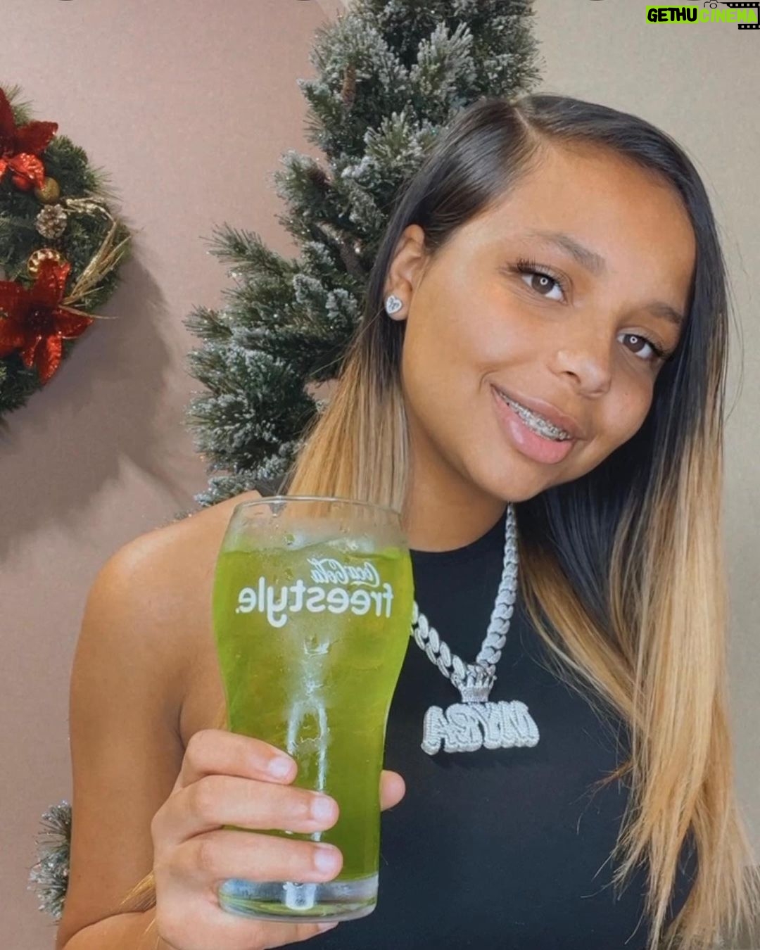 Khamyra Sykes Instagram - Happy Holidays🎄 @melloyello #onlywithcocacolafreestyle @cocacolafreestyle_us #ad