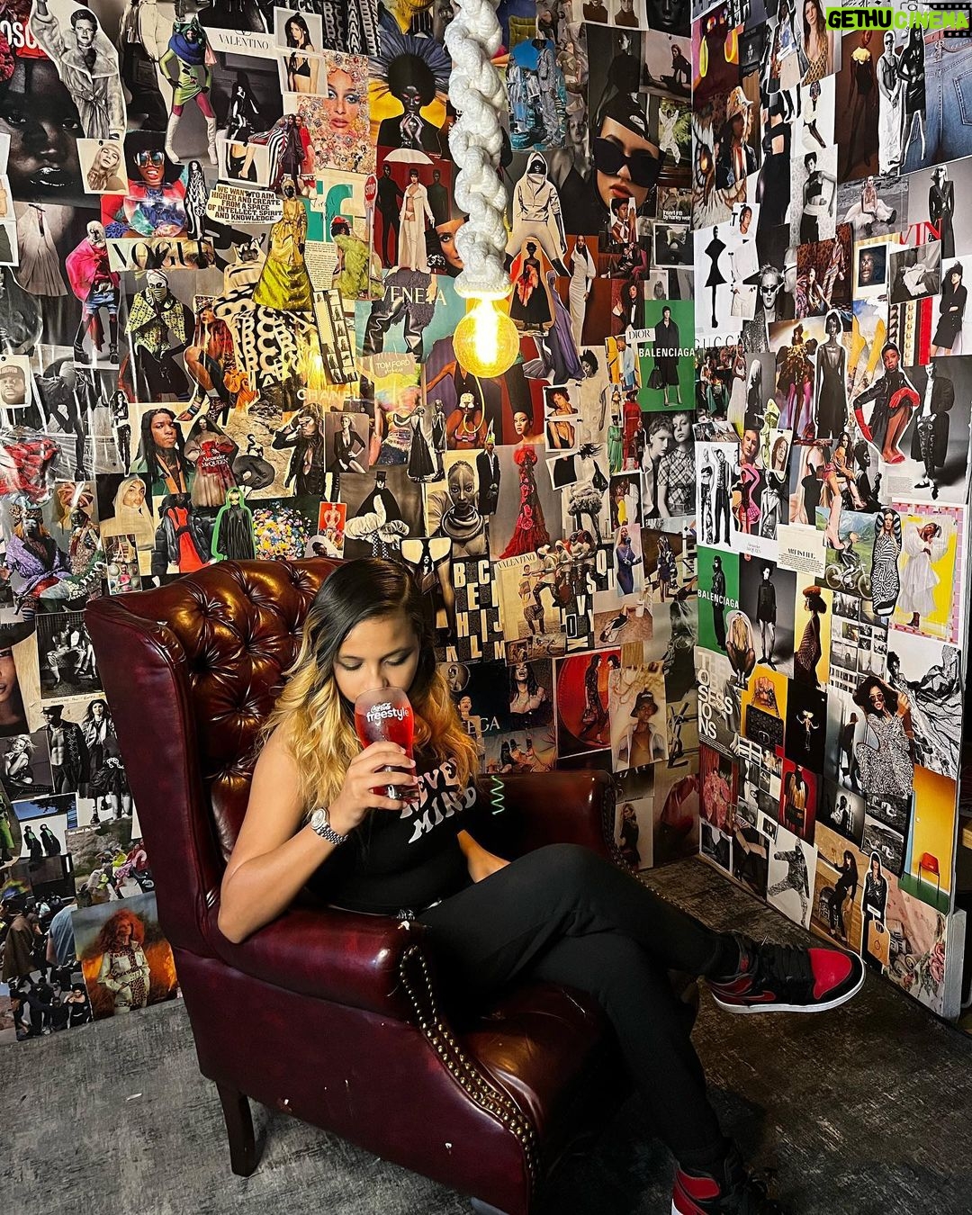 Khamyra Sykes Instagram - 🥤❤️🤞🏽 #onlywithcocacolafreestyle @cocacolafreestyle_us #ad Atlanta, Georgia