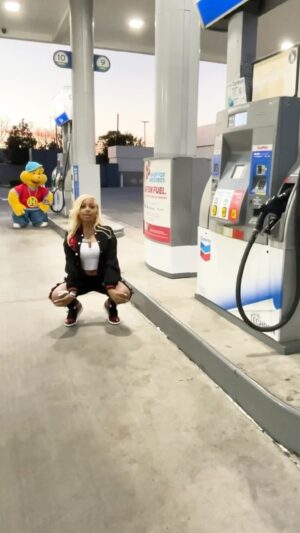 Khamyra Sykes Instagram - Feeling like Yoncé 😃🙌 @queenkhamyra @theofficialsupermarcus 

#hiphopharry #queenkhamyra #badkidsupermarcus #beyonce #partition @beyonce #dropchallenge