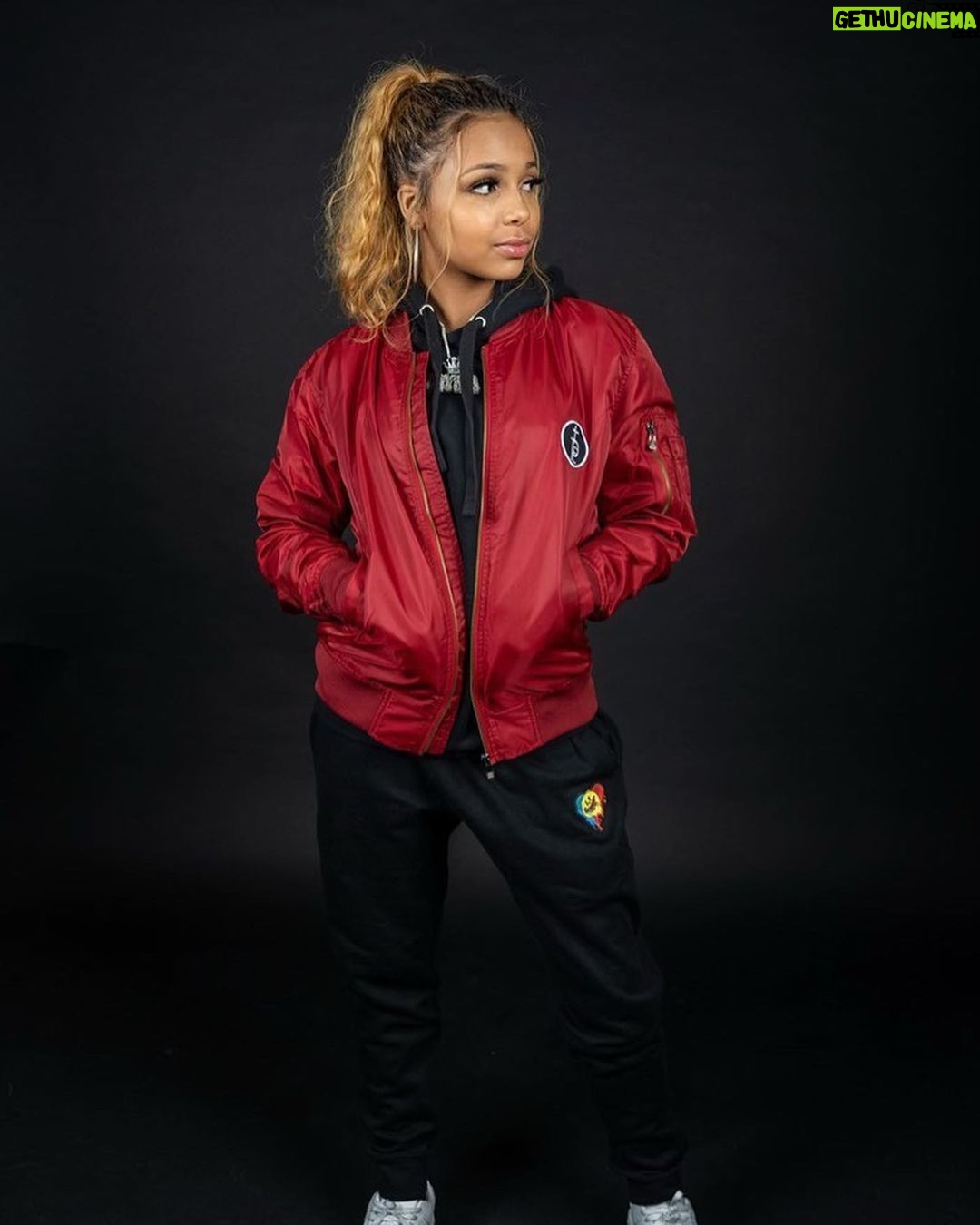Khamyra Sykes Instagram - You gonna fumble it or figure it out๐
๐ฝโฆTell me sum u figured out in 2021 ๐๐ฝ * * Fit @theperfectexchange Jacket @theperfectexchange ๐ธ @echxnd Atlanta, Georgia