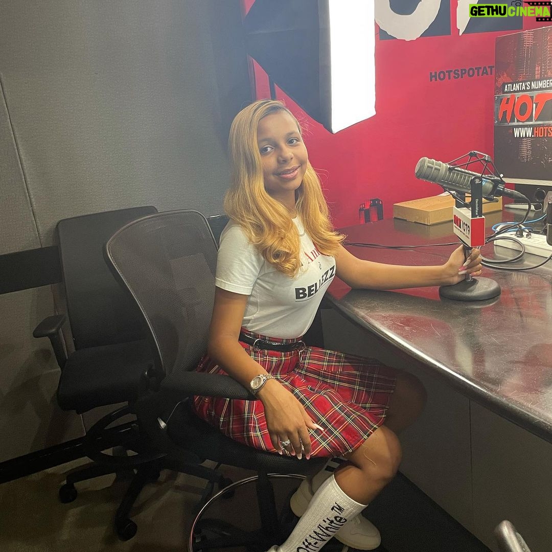 Khamyra Sykes Instagram - Litt interview w/ big sis @moquickatl π₯π (dropππ½ litt letter by letter fa f/b)π Skirt @dollskill Shirt @dolcegabbana Hot 107.9