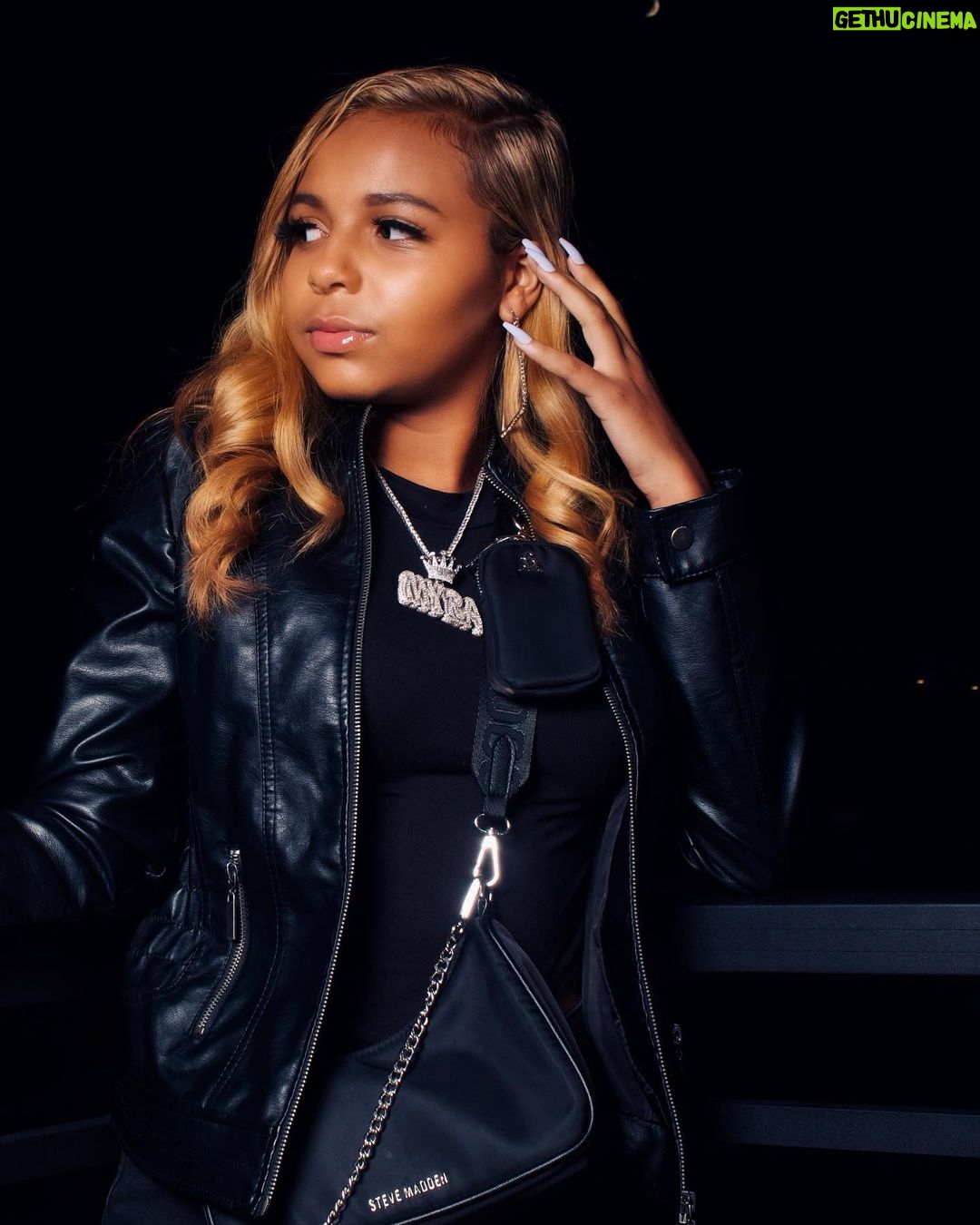 Khamyra Sykes Instagram - Iโm ainโt tryin to fit in, I like being myself too much ๐ค * * * * ๐ @stevemadden ๐ธ@s.AlfordPhotography My Castle