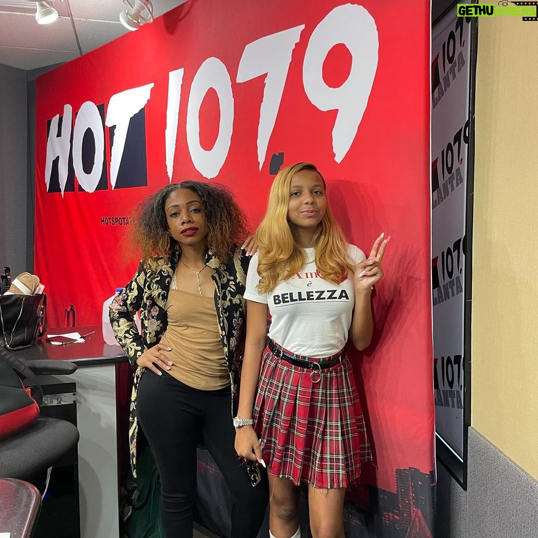 Khamyra Sykes Instagram - Litt interview w/ big sis @moquickatl π₯π (dropππ½ litt letter by letter fa f/b)π Skirt @dollskill Shirt @dolcegabbana Hot 107.9