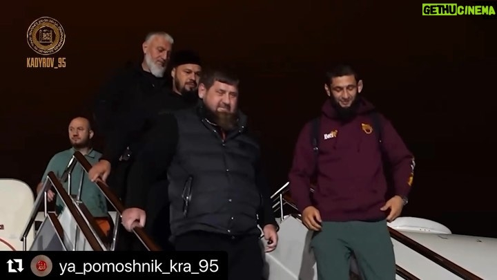 Khamzat Chimaev Instagram - @ya_pomoshnik_kra_95 АЛЛАХ1 РЕЗ ХИЙЛ ХЬУН ДАЛ СИЙ ДОЙЛ ХЬА ВАША ☝🏼🤲🏼🤝