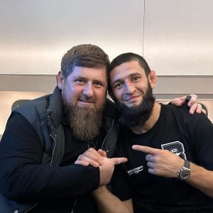 Khamzat Chimaev Instagram - @ya_pomoshnik_kra_95 ☝🏼
Alhamdulillah 🤲🏼
