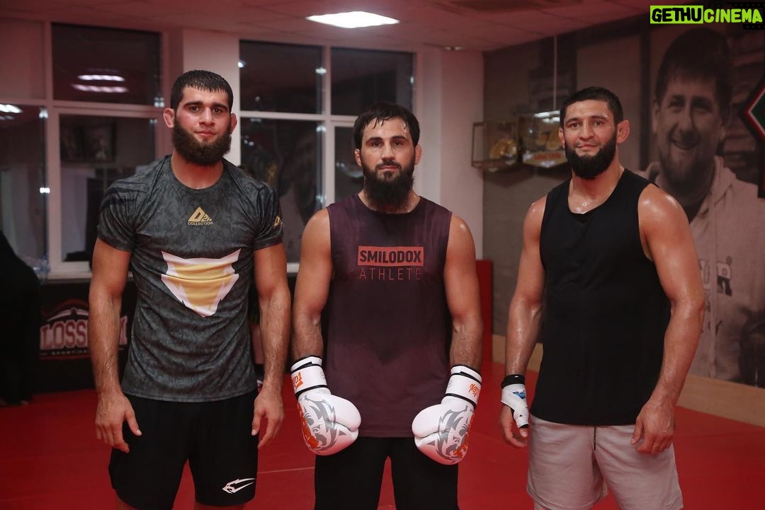 Khamzat Chimaev Instagram - В ГОСТЯХ ХОРОШО, НО ДОМА ВСЕГДА ЛУЧШЕ! @akhmat_mma 🥇 Grozny