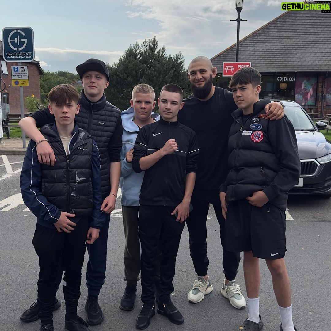 Khamzat Chimaev Instagram - English 🦁🦁🦁🦁 England