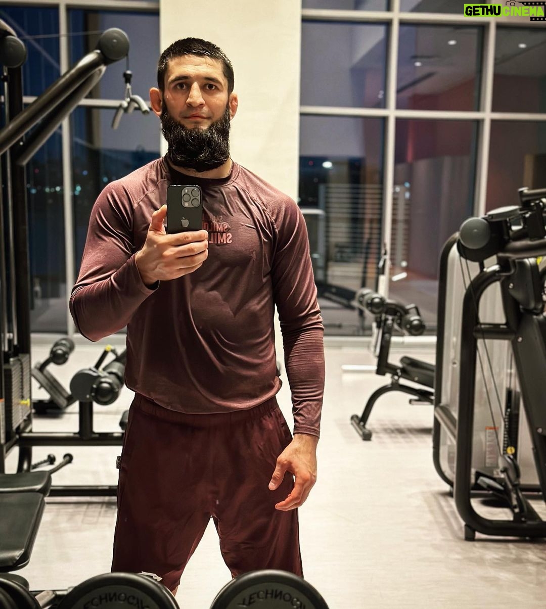 Khamzat Chimaev Instagram - Постоянство бьет всех талантов! Dubai - دبى