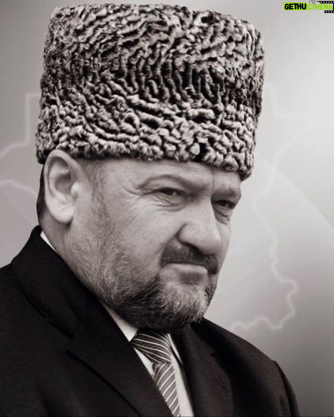 Khamzat Chimaev Instagram - ДАЛ Г1АЗОТ КЪОБАЛ ДОЙЛ ХЬА КЪОНАХ 🤲🏼☝🏼