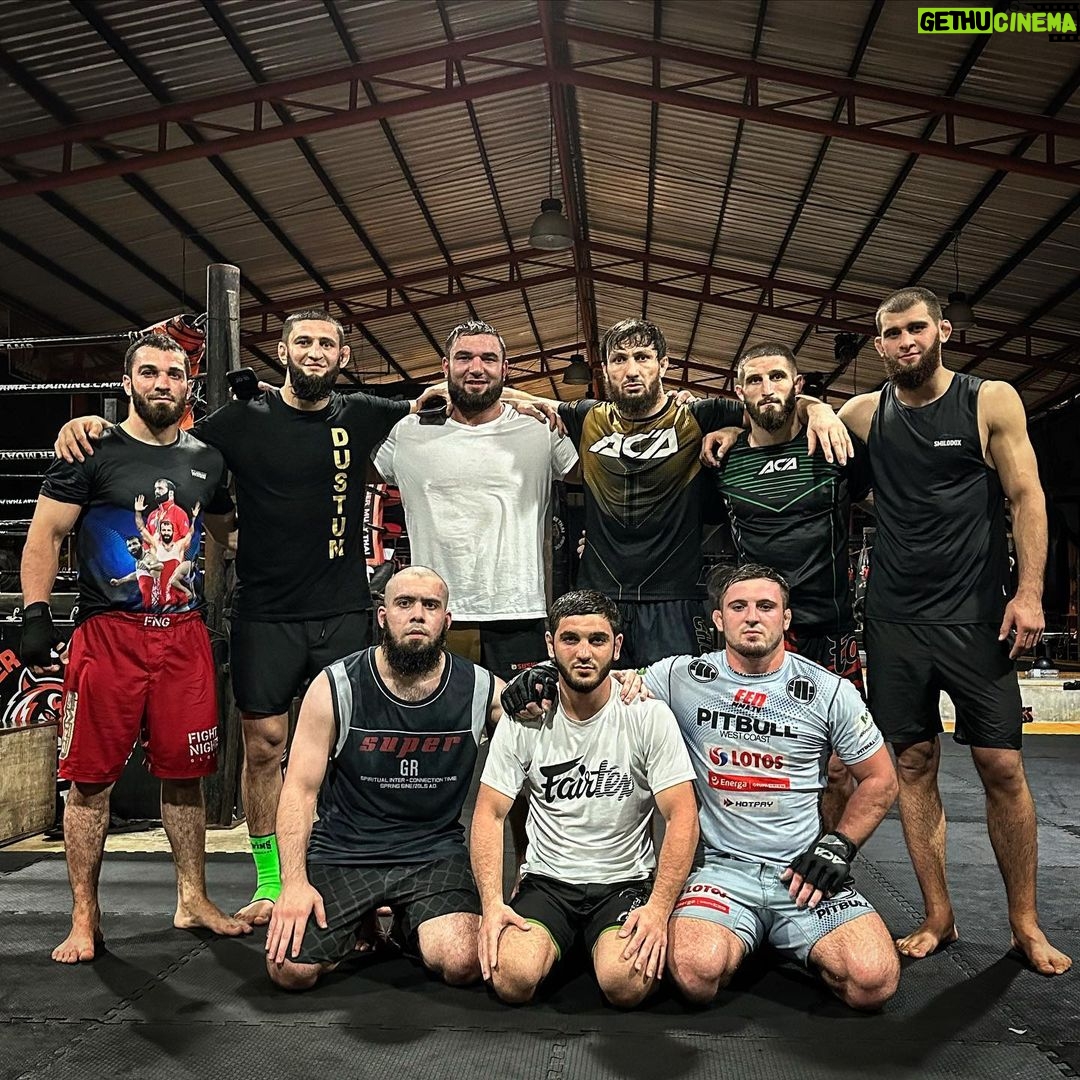 Khamzat Chimaev Instagram - АХМАТ СИЛА ☝🏼💪🏼🤝 Tiger Muay Thai & MMA Training Camp, Phuket, Thailand