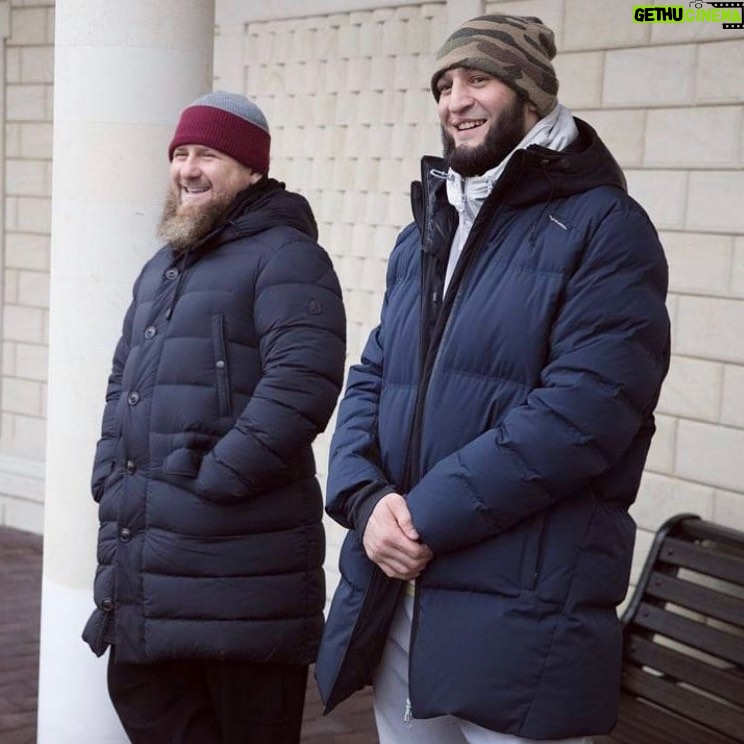 Khamzat Chimaev Instagram - Дал дукх вах войл хьо Ларме Ваш Дал беркате дойл хьан шерш Дала тахан сан могуш маьрша Латта войла хьо Нохчи Махкан 🤲🏼☝🏼 Grozny