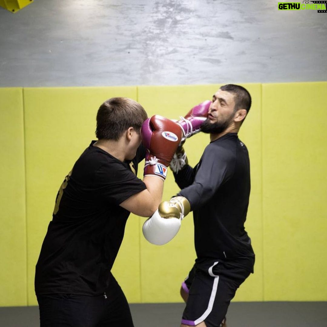 Khamzat Chimaev Instagram - Братская рубка 👊🏼💥😁💥 @dustum @dustumjr @za_kadyrova_k209ra Grozny
