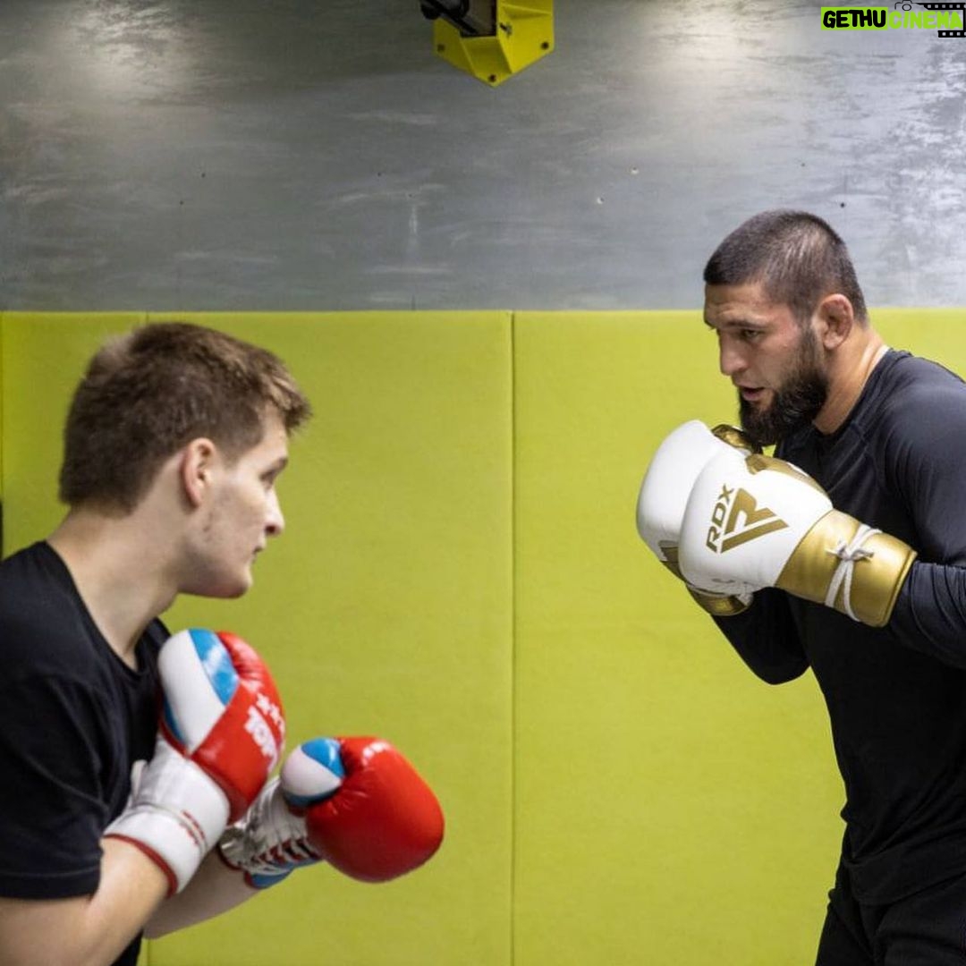 Khamzat Chimaev Instagram - Братская рубка 👊🏼💥😁💥 @dustum @dustumjr @za_kadyrova_k209ra Grozny