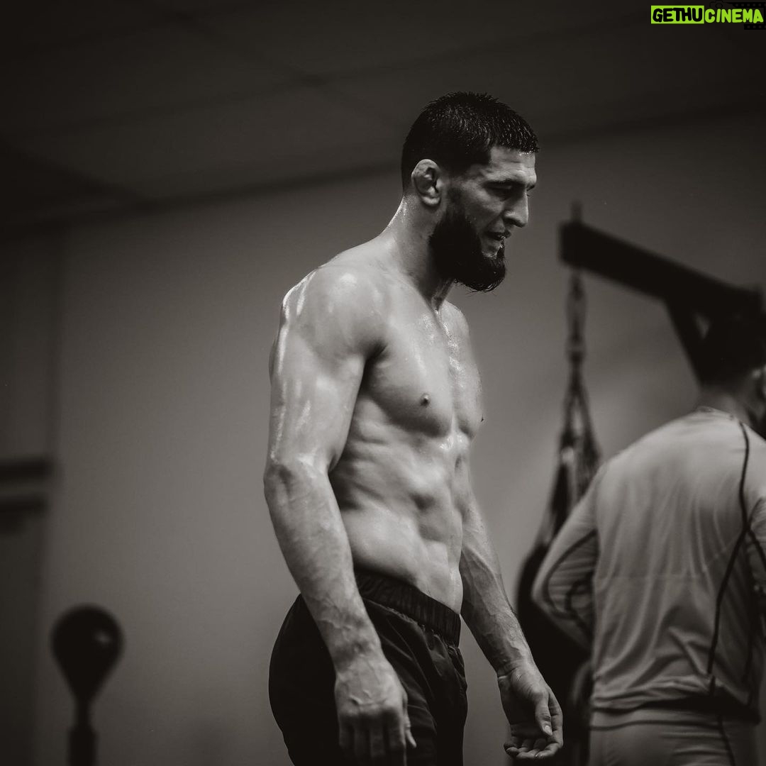 Khamzat Chimaev Instagram - I want to fight in august, i'm ready @NateDiaz209 letโs do it skinny boy ๐๐ผ๐ฅ @danawhite ? @ufc @seanshelby @mickmaynard2