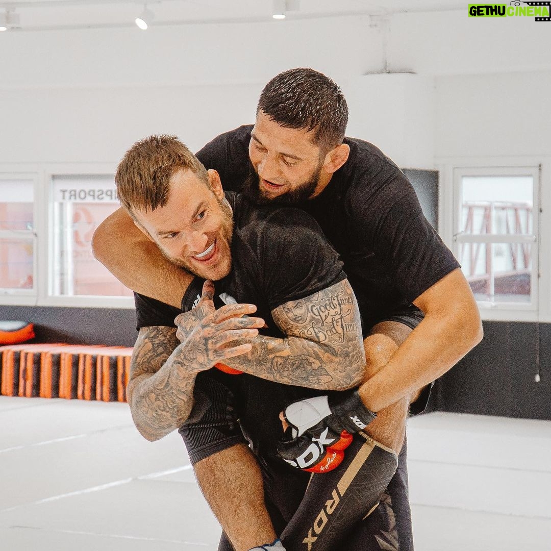 Khamzat Chimaev Instagram - Training camp at @frontlinehasle ππΌπ₯ @eminsenfoto πΈπ₯ Oslo, Norway
