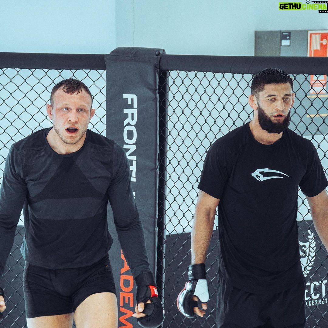 Khamzat Chimaev Instagram - Training camp at @frontlinehasle ππΌπ₯ @eminsenfoto πΈπ₯ Oslo, Norway
