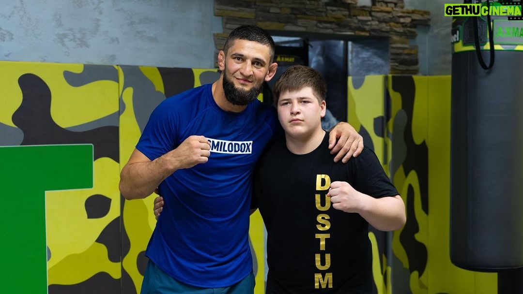 Khamzat Chimaev Instagram - Good training with my brothers 💯🤝 Grozny