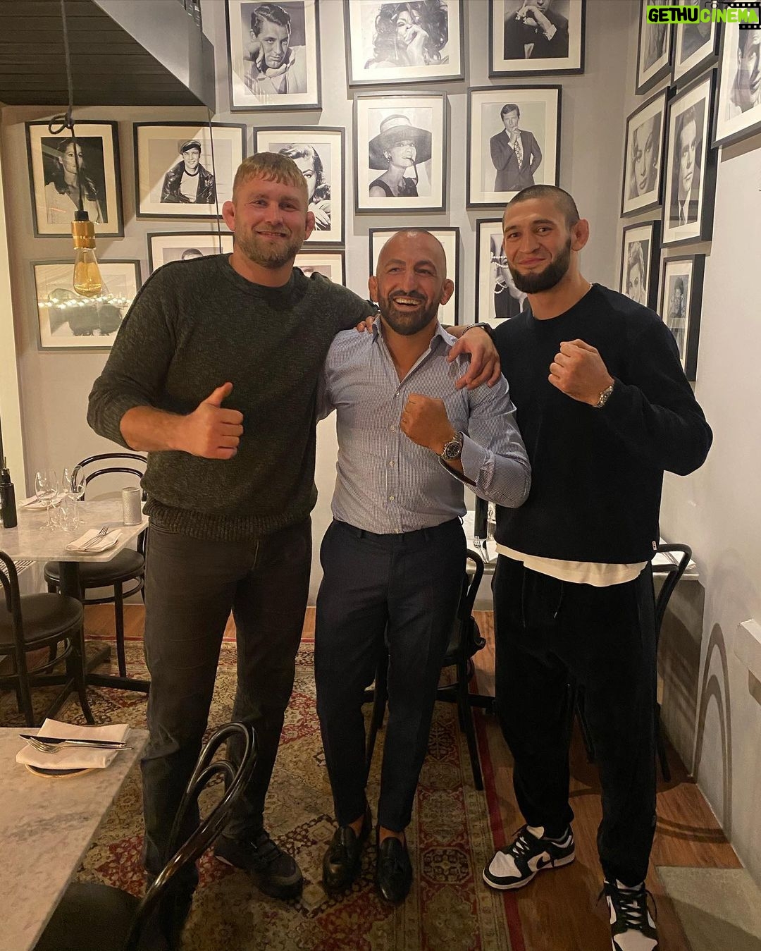 Khamzat Chimaev Instagram - Mina bästa bröder 🥇🥇