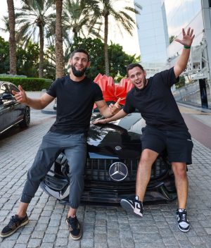 Khamzat Chimaev Instagram - My bro @aymendxb and I are organising the biggest FREE Instagram Giveaway ! 

Prize : A Mercedes A-Class 

To participate, it’s simple & free!

-Like this post & Tag 2 friends
-Follow me and @aymendxb
Bonus : share this post in story

The winner will be picked sunday 26th November ! 

Good Luck ! 

PS : go watch @aymendxb stories, he will give you tips on how to double your chances to win !