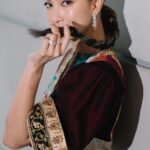 Khemanit Jamikorn Instagram - 𝐀 𝐉𝐎𝐁 𝐈𝐒𝐍’𝐓 𝐉𝐔𝐒𝐓 𝐀 𝐉𝐎𝐁. 𝐈𝐓’𝐒 𝐖𝐇𝐎 𝐘O𝐔 𝐀𝐑𝐄. 💚💛🧡❤️🩷🩵💙💜💖 . . . #ทำงานที่เรารักกันค่ะ #panpaninworkpoint #panpanworkmode ✌🏻 @pitchaclothier @glintzjewelry @kokodanger @powerthanat