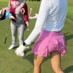 Khemanit Jamikorn Instagram – 𝚆𝚎𝚎𝚔𝚎𝚗𝚍 𝚅𝚒𝚋𝚎𝚜🩷🏌🏻♀️⛳️
ทุกครั้งของการออกรอบมีเรื่องราวใหม่ๆเสมอ ผลรวมคะแนนอาจจะยังเยอะ แต่ก็มีชอตประทับใจให้ได้ใจฟูกลับบ้าน😄🐕
#สู้ต่อไปค่ะ💪🏻 #มีเบอร์ดี้กลับบ้านไปอวด555😜🤭
.
.
.
@saksoonthorn_rise ตีไปชิวไป พัฒนากันไปทุกวันค่ะ👍🏻
#panpancakelovegolf #panpangolffamily #nonstopgolfgang 💪🏻⛳️🏌🏻♀️😁🩷 #diorsunglasses #eyelinkvision @lakewoodgolfclub Lakewood Country Club