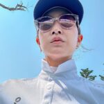 Khemanit Jamikorn Instagram – 𝚆𝚎𝚎𝚔𝚎𝚗𝚍 𝚅𝚒𝚋𝚎𝚜🩷🏌🏻♀️⛳️
ทุกครั้งของการออกรอบมีเรื่องราวใหม่ๆเสมอ ผลรวมคะแนนอาจจะยังเยอะ แต่ก็มีชอตประทับใจให้ได้ใจฟูกลับบ้าน😄🐕
#สู้ต่อไปค่ะ💪🏻 #มีเบอร์ดี้กลับบ้านไปอวด555😜🤭
.
.
.
@saksoonthorn_rise ตีไปชิวไป พัฒนากันไปทุกวันค่ะ👍🏻
#panpancakelovegolf #panpangolffamily #nonstopgolfgang 💪🏻⛳️🏌🏻♀️😁🩷 #diorsunglasses #eyelinkvision @lakewoodgolfclub Lakewood Country Club