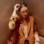 Khemanit Jamikorn Instagram – 𝐒𝐚𝐭𝐮𝐫𝐝𝐚𝐲 𝐒𝐚𝐲 𝐇𝐈🤚🏻☺️
.
.
.
@brownsugar.studio @longchampth #panpanworkmode 🤎☺️
#eyelinkvision #diorsunglasses #dior