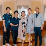 Khemanit Jamikorn Instagram - There is POWER in KINDNESS🤍 “ภารกิจเคียงคู่ราชนาวี สานต่อและเดินหน้าด้วยหน้าที่สมาคม” 🩵🩵🩵 เป็นเกียรติอย่างยิ่งที่แพนได้มีโอกาสสัมภาษณ์ คุณกีรตา พันธุ์เอี่ยม นายกสมาคมภริยาทหารเรือ ถึงเรื่องราวที่น่าสนใจและกิจกรรมมากมายของสมาคมที่ทำงานควบคู่กับภารกิจของกองทัพเรือค่ะ คือความอ่อนโยน สง่างาม ที่เคียงคู่ ความแข็งแกร่ง ได้ฟังแล้ว ประทับใจมากๆค่ะ #ฝากติดตามเร็วๆนี้นะค้า 🙏🏻🤍 . . . #panpanworkmode #youknowwhatimwearing 👱🏼‍♀️ ราชนาวิกสภา กองทัพเรือ