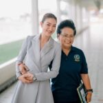 Khemanit Jamikorn Instagram - There is POWER in KINDNESS🤍 “ภารกิจเคียงคู่ราชนาวี สานต่อและเดินหน้าด้วยหน้าที่สมาคม” 🩵🩵🩵 เป็นเกียรติอย่างยิ่งที่แพนได้มีโอกาสสัมภาษณ์ คุณกีรตา พันธุ์เอี่ยม นายกสมาคมภริยาทหารเรือ ถึงเรื่องราวที่น่าสนใจและกิจกรรมมากมายของสมาคมที่ทำงานควบคู่กับภารกิจของกองทัพเรือค่ะ คือความอ่อนโยน สง่างาม ที่เคียงคู่ ความแข็งแกร่ง ได้ฟังแล้ว ประทับใจมากๆค่ะ #ฝากติดตามเร็วๆนี้นะค้า 🙏🏻🤍 . . . #panpanworkmode #youknowwhatimwearing 👱🏼‍♀️ ราชนาวิกสภา กองทัพเรือ